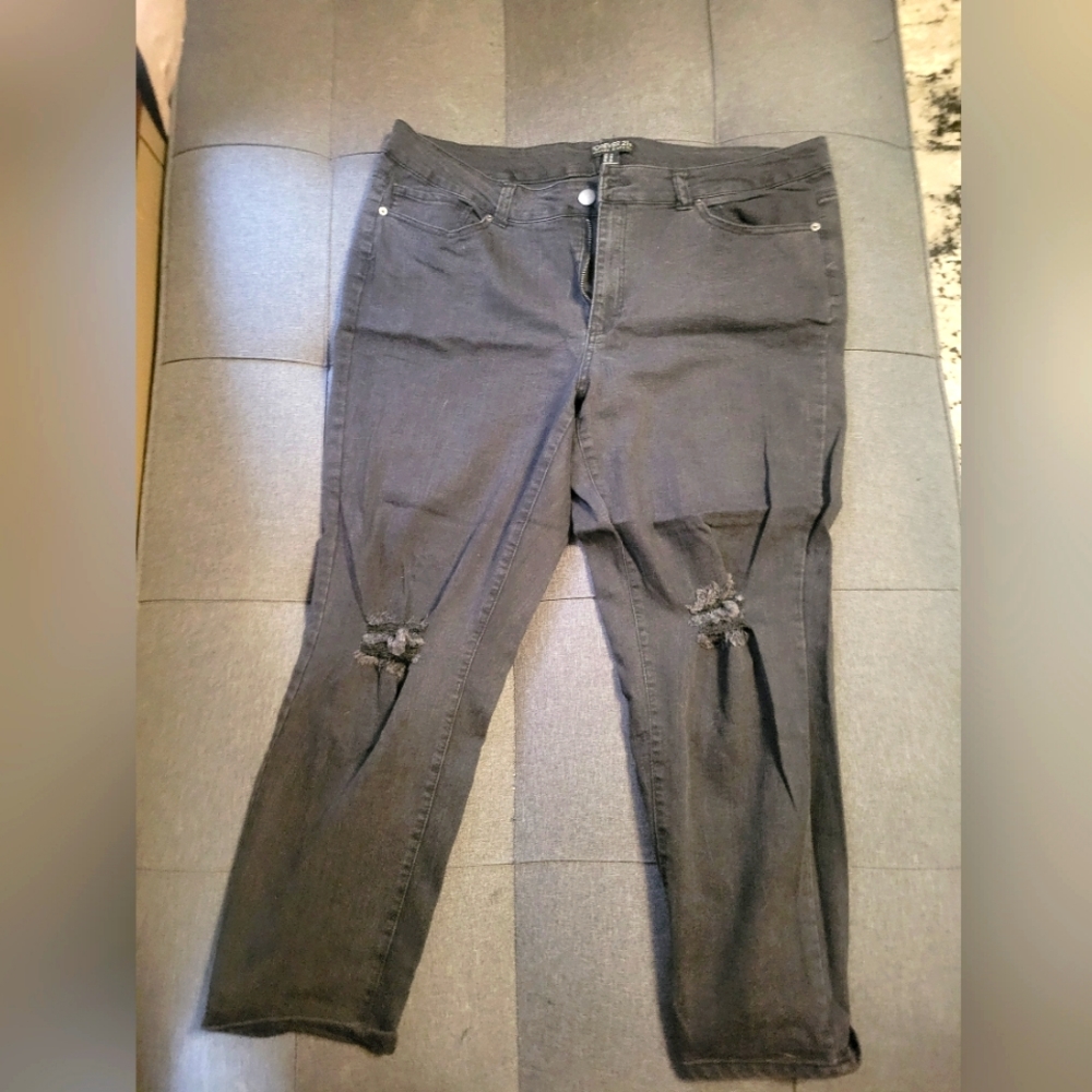 Forever 21 Black Distressed Size 18 Jeans